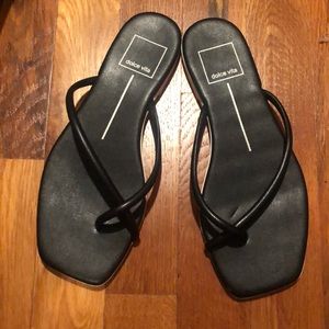 Sz 6 black dolce vita sandal gently worn strap toe